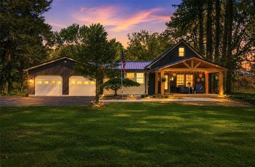 304 Orlando Ave, New Castle, PA, 16105-1902 | Card Image
