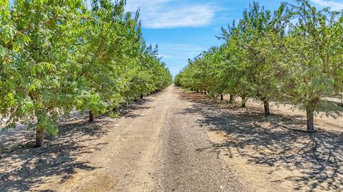 26457 W Oakland Ave, Coalinga, CA, 93210-9671 | Card Image