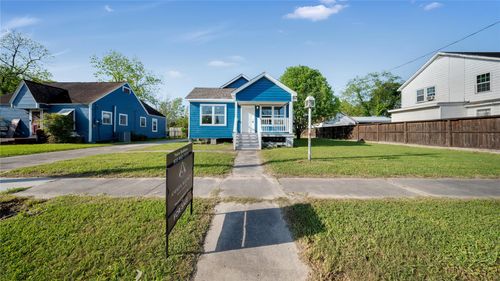 207 E Gulf St, Baytown, TX, 77520-5211 | Card Image