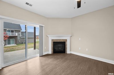 2939 Shane Way, Condo with 2 bedrooms, 2 bathrooms and null parking in Bettendorf IA | Image 3