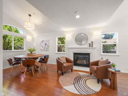 20 Cherry Hill Ln, Novato, CA, 94945-2572 | Card Image