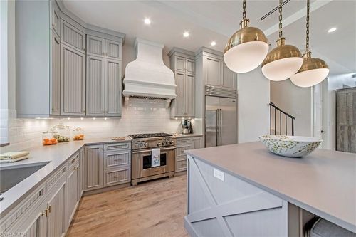 434 3rd Ave, NAPLES, FL, 34102-6301 | Card Image