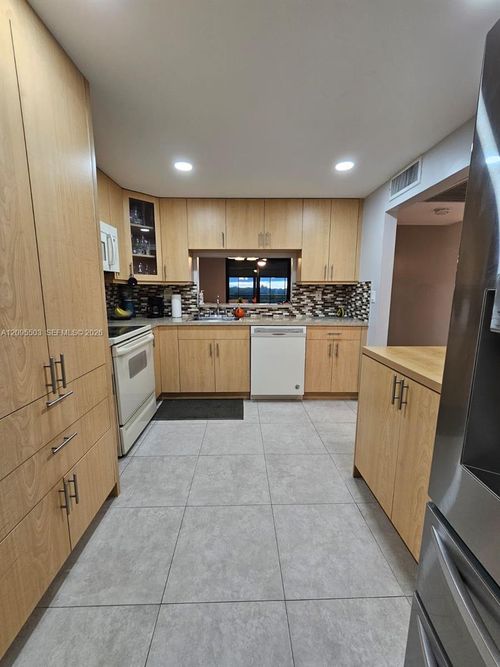 522-1000 Colony Point Cir, Pembroke Pines, FL, 33026-2937 | Card Image