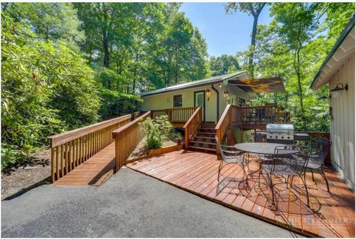 214 Spruce Pine Rd, Newland, NC, 28657-8102 | Card Image