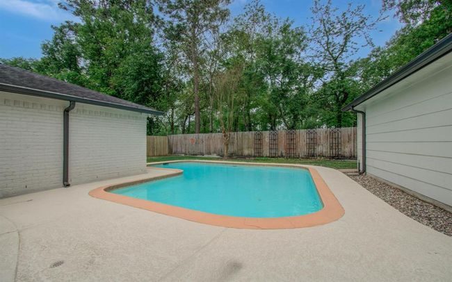 Completely private with no neighbors behind property! | Image 38