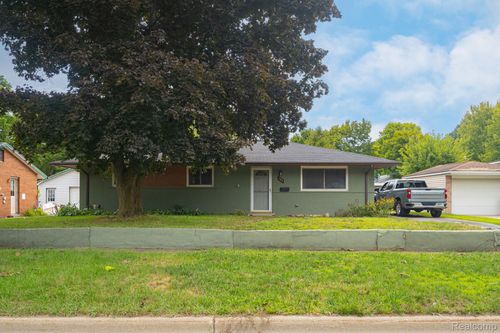 104 N Corbin St, Holly, MI, 48442-1431 | Card Image