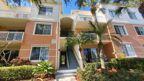8308 Myrtlewood Cir W, Palm Beach Gardens, FL, 33418-6746 | Card Image