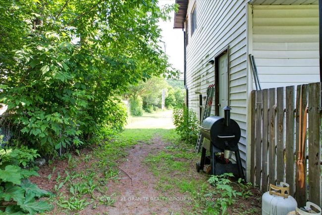 2289 Loop Rd, Home with 6 bedrooms, 4 bathrooms and 4 parking in Wilberforce ON | Image 34