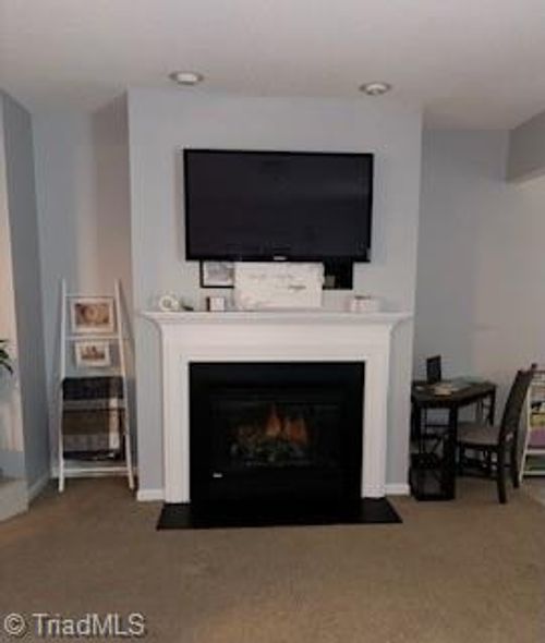 3017 Windsor Creek Way, Greensboro, NC, 27405-4896 | Card Image