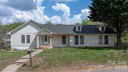 1604 4th St Ne, Hickory, NC, 28601-2008 | Card Image