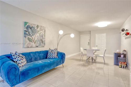 apt-203-9170 Fontainebleau Blvd, Miami, FL, 33172-4335 | Card Image