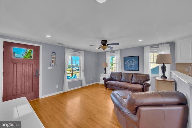 106 S Barnegat Ave, House other with 5 bedrooms, 2 bathrooms and null parking in Surf City NJ | Image 8