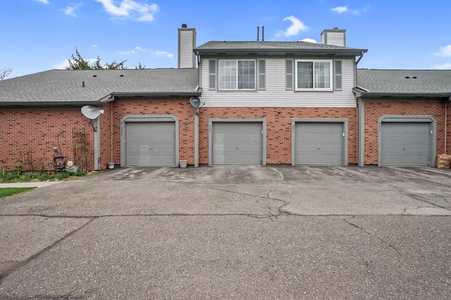 525 Winwood Cir, Condo with 2 bedrooms, 2 bathrooms and null parking in Walled Lake MI | Image 6
