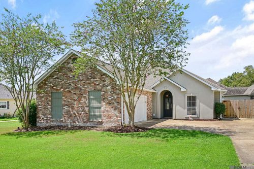 17851 Lake Azalea Dr, Baton Rouge, LA, 70817-9518 | Card Image