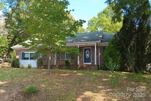 132 Haynes St, Hendersonville, NC, 28791-1510 | Card Image