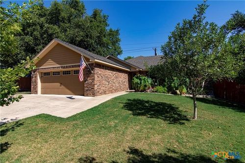 606 E 28th Ave, Belton, TX, 76513-1626 | Card Image