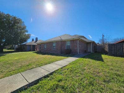 1437 N Bluegrove Road, Home with 8 bedrooms, 4 bathrooms and null parking in Lancaster TX | Image 2