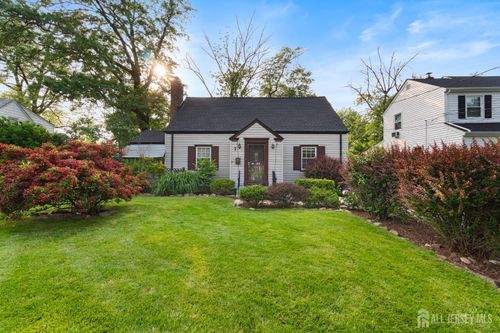 7 Woods End Rd, West Orange, NJ, 07052-1221 | Card Image