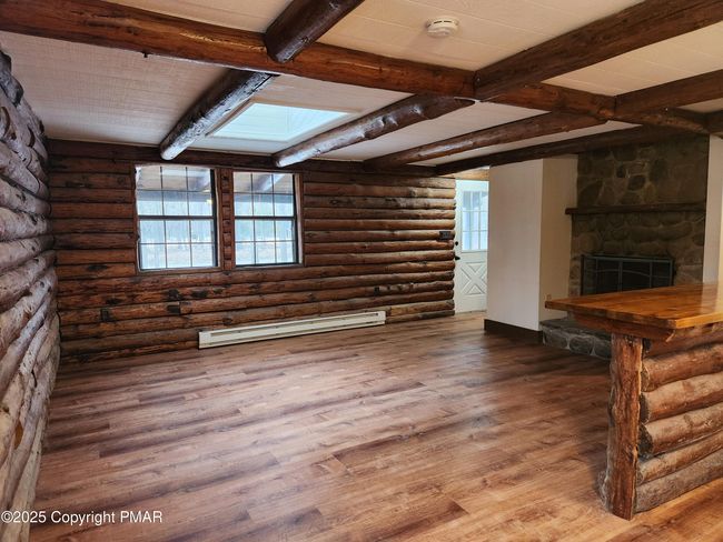 Living Room | Image 19