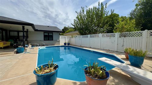 2136 Erin Pl, The Village, OK, 73120-3824 | Card Image