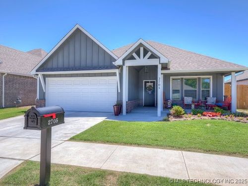 2705 W Madison St, Broken Arrow, OK, 74012-1514 | Card Image