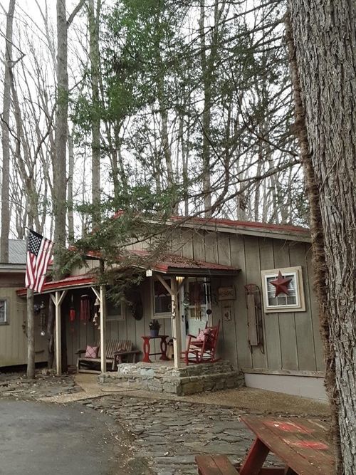 605 Holiday Haven Dr, Smithville, TN, 37166-3703 | Card Image