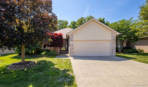 57-43221 Pointe Dr, Clinton Township, MI, 48038-4832 | Card Image
