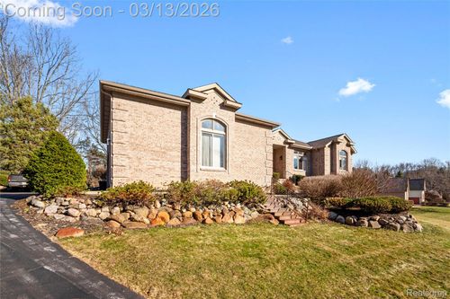 9833 Rolling Greens Dr, Pinckney, MI, 48169-8800 | Card Image