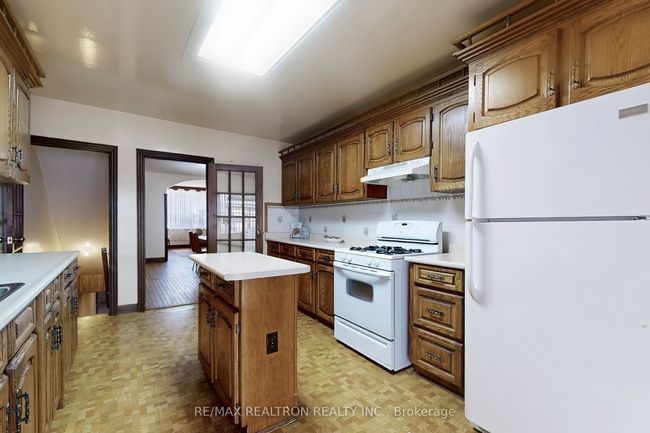 140 Lisgar St, House attached with 3 bedrooms, 2 bathrooms and null parking in Toronto ON | Image 11
