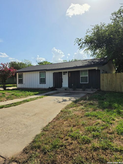 925 Coleman St, Poteet, TX, 78065-4248 | Card Image