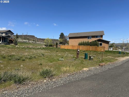419 Little Lake Rd, Maupin, OR, 97037-9277 | Card Image