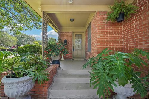 3209 Newcastle Dr, Dallas, TX, 75220-1639 | Card Image