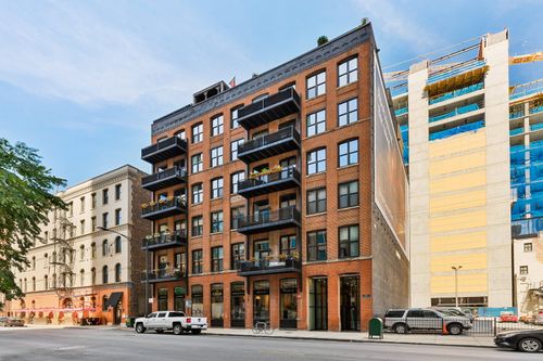 203-154 Hubbard St, Chicago, IL, 60654-8933 | Card Image