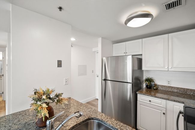 APT-2323 - 10 Museum Way, Condo with 2 bedrooms, 1 bathrooms and null parking in Cambridge MA | Image 11