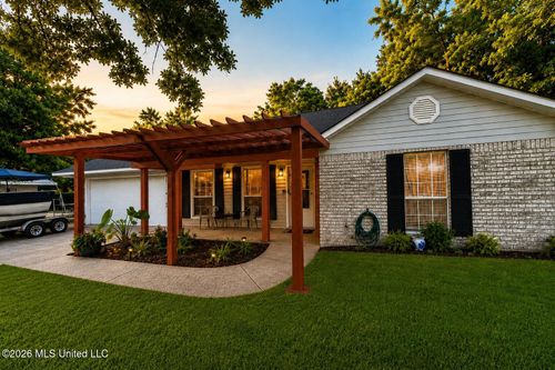 9208 Seahorse Ave, Ocean Springs, MS, 39564-9656 | Card Image