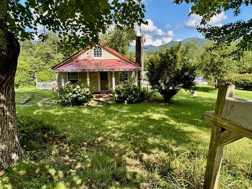 136 W Vineyard Rd, Hayesville, NC, 28904-5336 | Card Image
