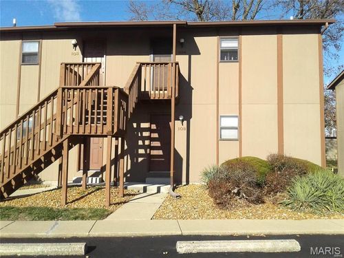 123 Ashley Dr, Fairview Heights, IL, 62208-3811 | Card Image