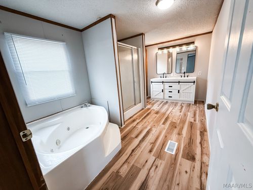 110 Melissa Robyn Rd, Deatsville, AL, 36022-3312 | Card Image