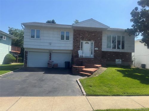 2955 Bond Dr, Merrick, NY, 11566-5104 | Card Image