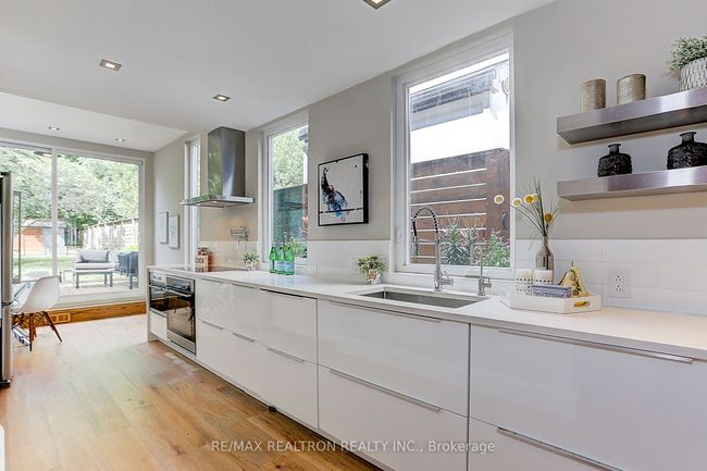 14 Marion St, House attached with 3 bedrooms, 3 bathrooms and null parking in Toronto ON | Image 15