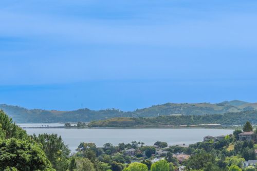 66 Inverness Dr, San Rafael, CA, 94901-2418 | Card Image