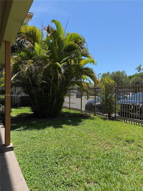 apt-18-1885 Ne 121st St, North Miami, FL, 33181-2865 | Card Image
