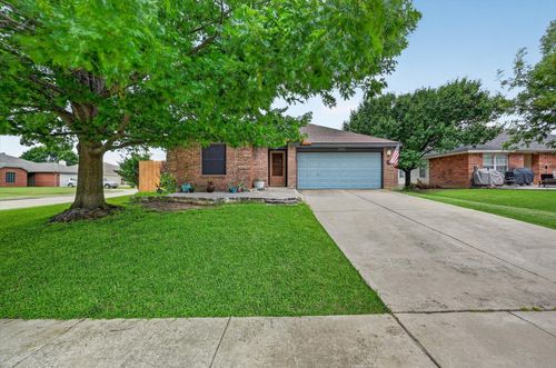 1001 Ridge Top Dr, Burleson, TX, 76028-7381 | Card Image
