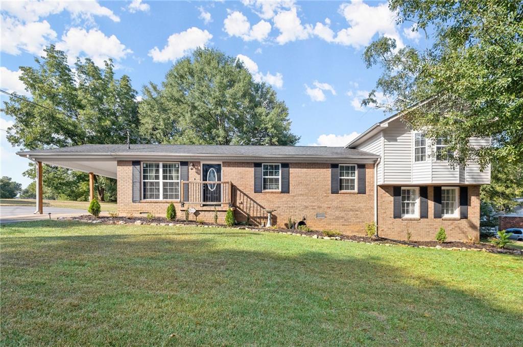 Harmony Cir, Gainesville, GA 30507