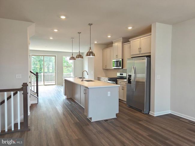 9409 Barnes Loop, Townhouse with 3 bedrooms, 4 bathrooms and null parking in MANASSAS VA | Image 6