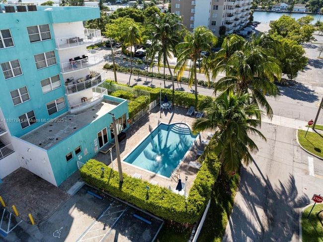 APT-304 - 1555 N Treasure Dr, Condo with 2 bedrooms, 2 bathrooms and null parking in North Bay Village FL | Image 23