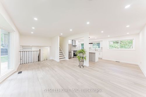 1253 Kensington Park Rd, Oakville, ON, L6H2G8 | Card Image