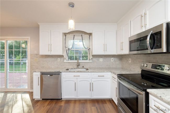 Granite, Tile backsplash, Stainless Steel Appliances | Image 8