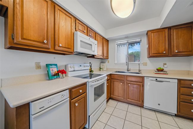 9818 Amberton Pkwy, Townhouse with 3 bedrooms, 3 bathrooms and null parking in Dallas TX | Image 13