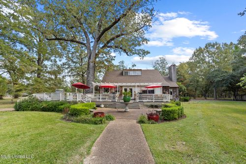 111 Arrowhead Trl, Brandon, MS, 39047-6320 | Card Image